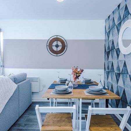 Stunning 2 Bed Apt By Greenstay Serviced Accommodation - Located In Formby Village - Perfect For Short & Long Stays - Couples, Friends & Families & Business Travellers All Welcome - Dog Friendly - 7 Kültér fotó
