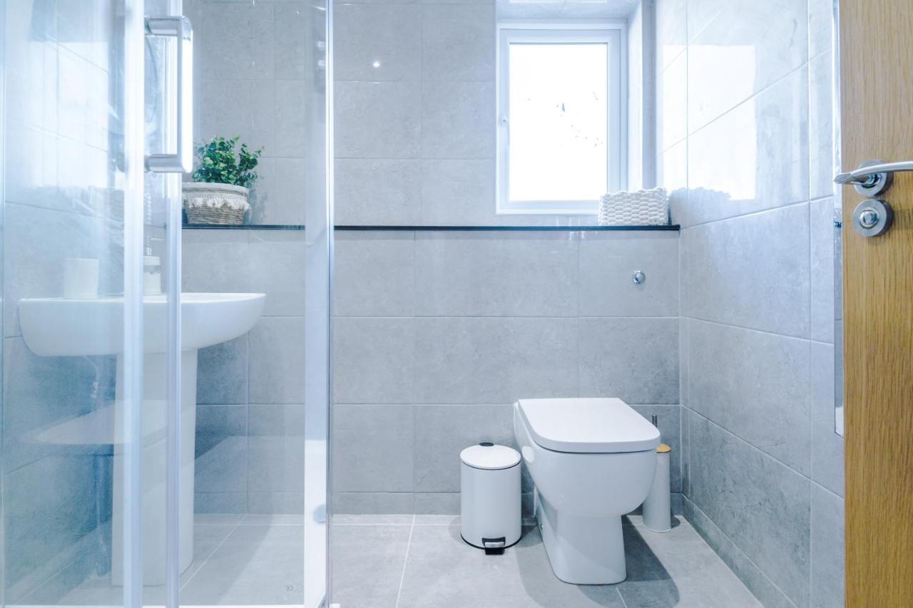 Stunning 2 Bed Apt By Greenstay Serviced Accommodation - Located In Formby Village - Perfect For Short & Long Stays - Couples, Friends & Families & Business Travellers All Welcome - Dog Friendly - 7 Kültér fotó