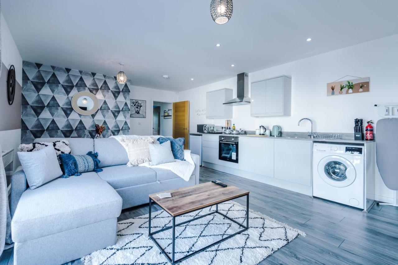Stunning 2 Bed Apt By Greenstay Serviced Accommodation - Located In Formby Village - Perfect For Short & Long Stays - Couples, Friends & Families & Business Travellers All Welcome - Dog Friendly - 7 Kültér fotó