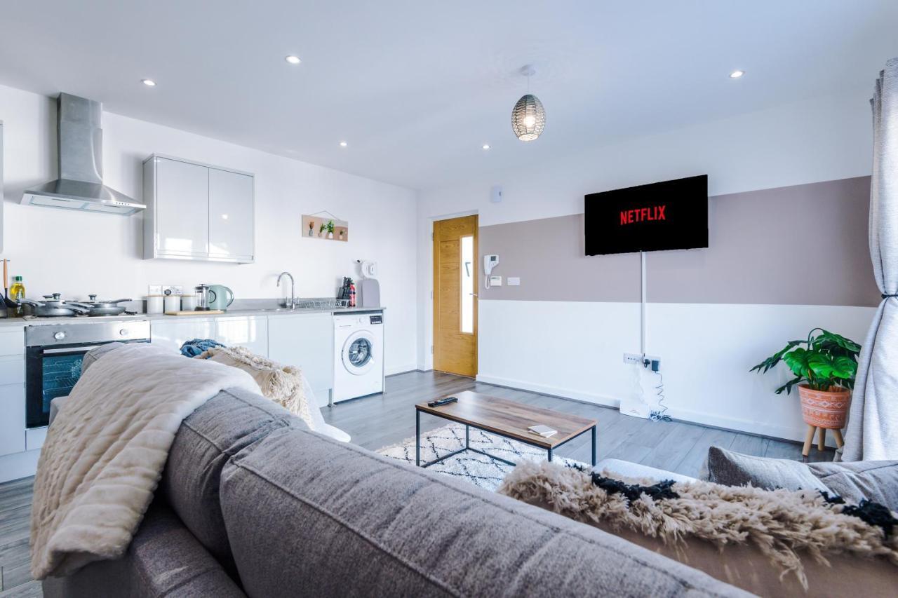 Stunning 2 Bed Apt By Greenstay Serviced Accommodation - Located In Formby Village - Perfect For Short & Long Stays - Couples, Friends & Families & Business Travellers All Welcome - Dog Friendly - 7 Kültér fotó