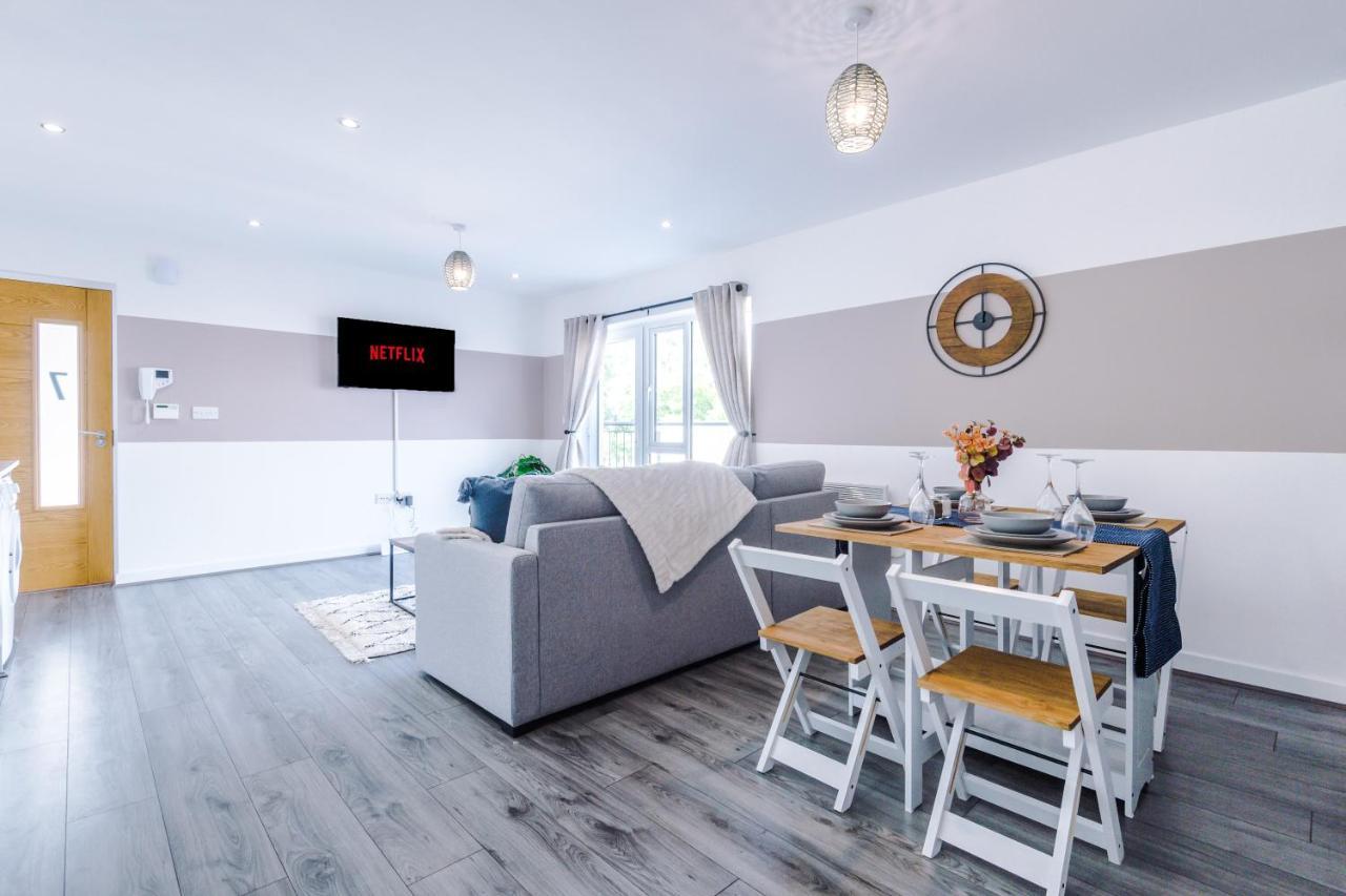 Stunning 2 Bed Apt By Greenstay Serviced Accommodation - Located In Formby Village - Perfect For Short & Long Stays - Couples, Friends & Families & Business Travellers All Welcome - Dog Friendly - 7 Kültér fotó